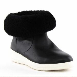 Fitflop bootie black leather Skatebootie shearling lined supple leather sz 6